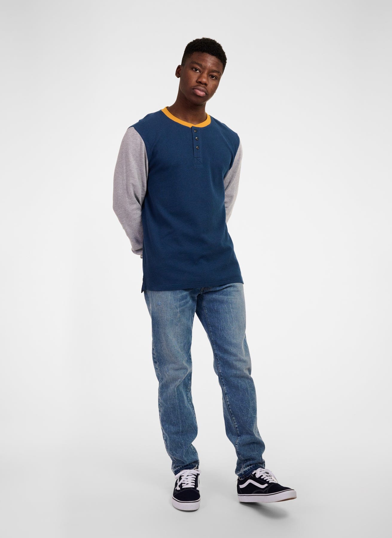 ELIJAH TEE product photo